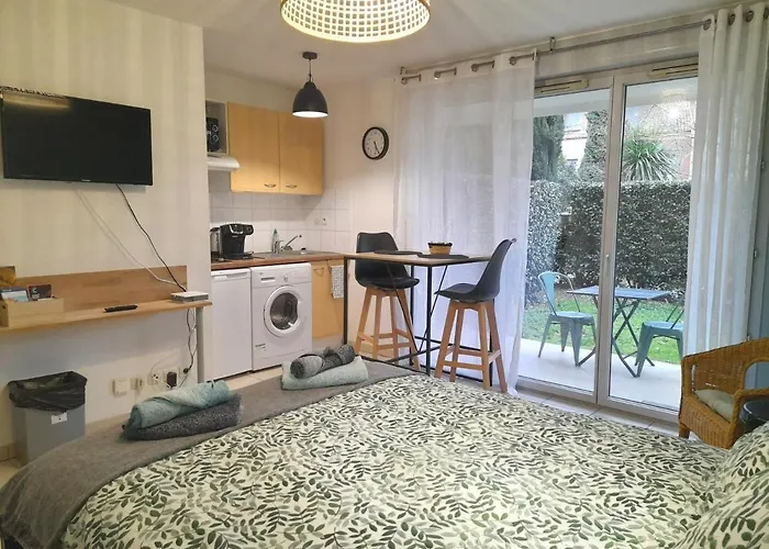 Studio Calme Dans Une Belle Residence Avec Piscine • Parking • Wifi