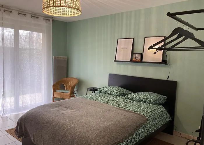 Studio Calme Dans Une Belle Residence Avec Piscine • Parking • Wifi