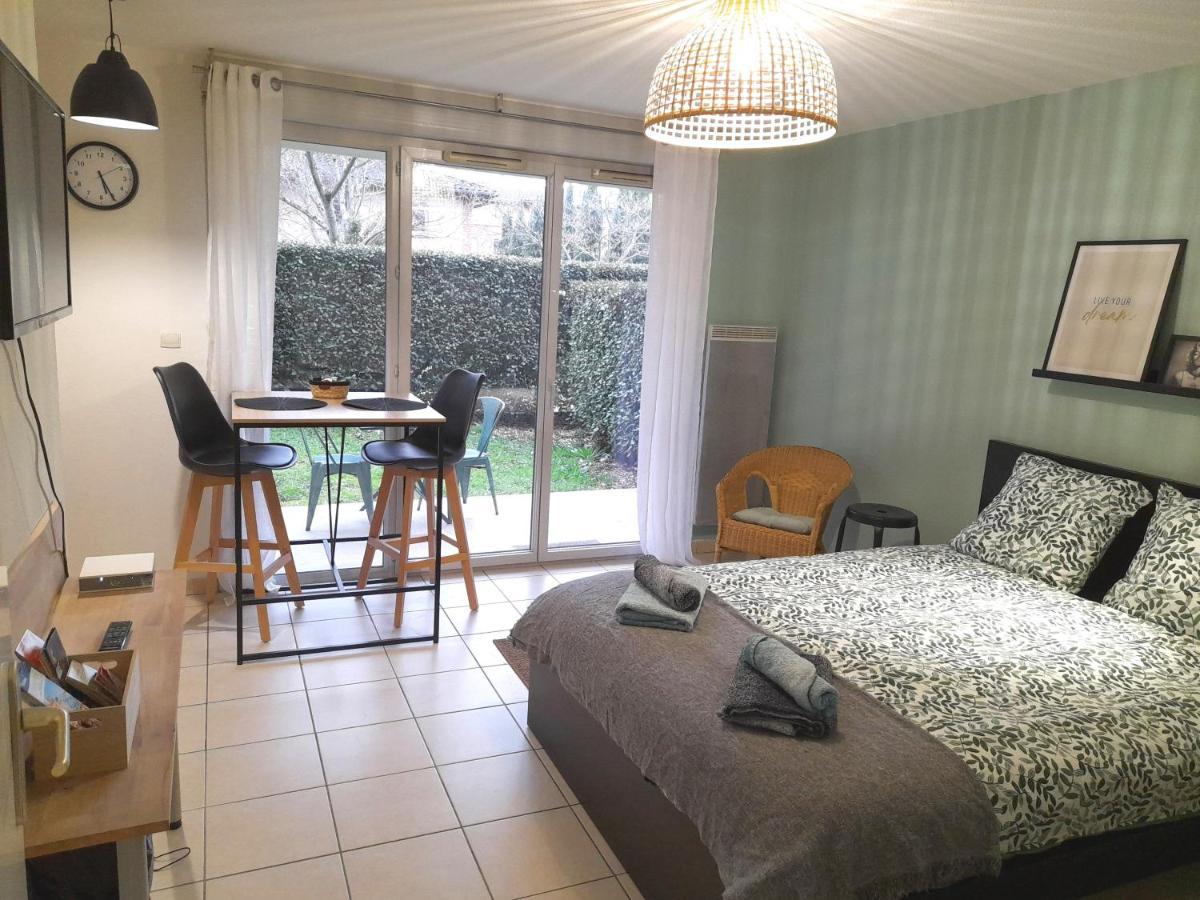 Appartement Calme Dans Belle Avec Piscine • Parking • Wifi *